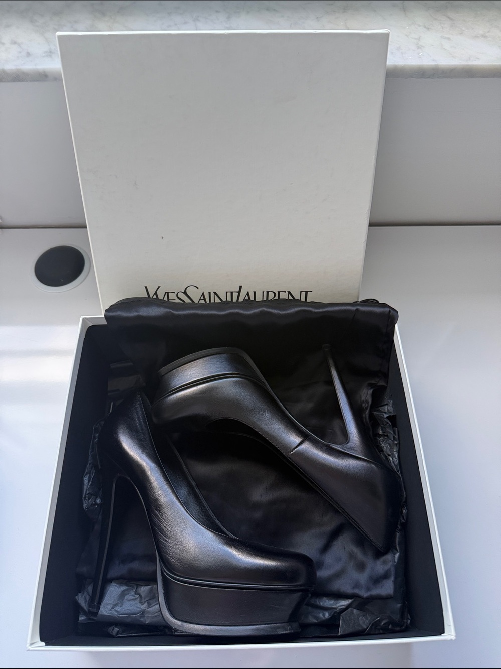 Saint Laurent Tribute 105 Pump Black Leather Round-Toe Pumps